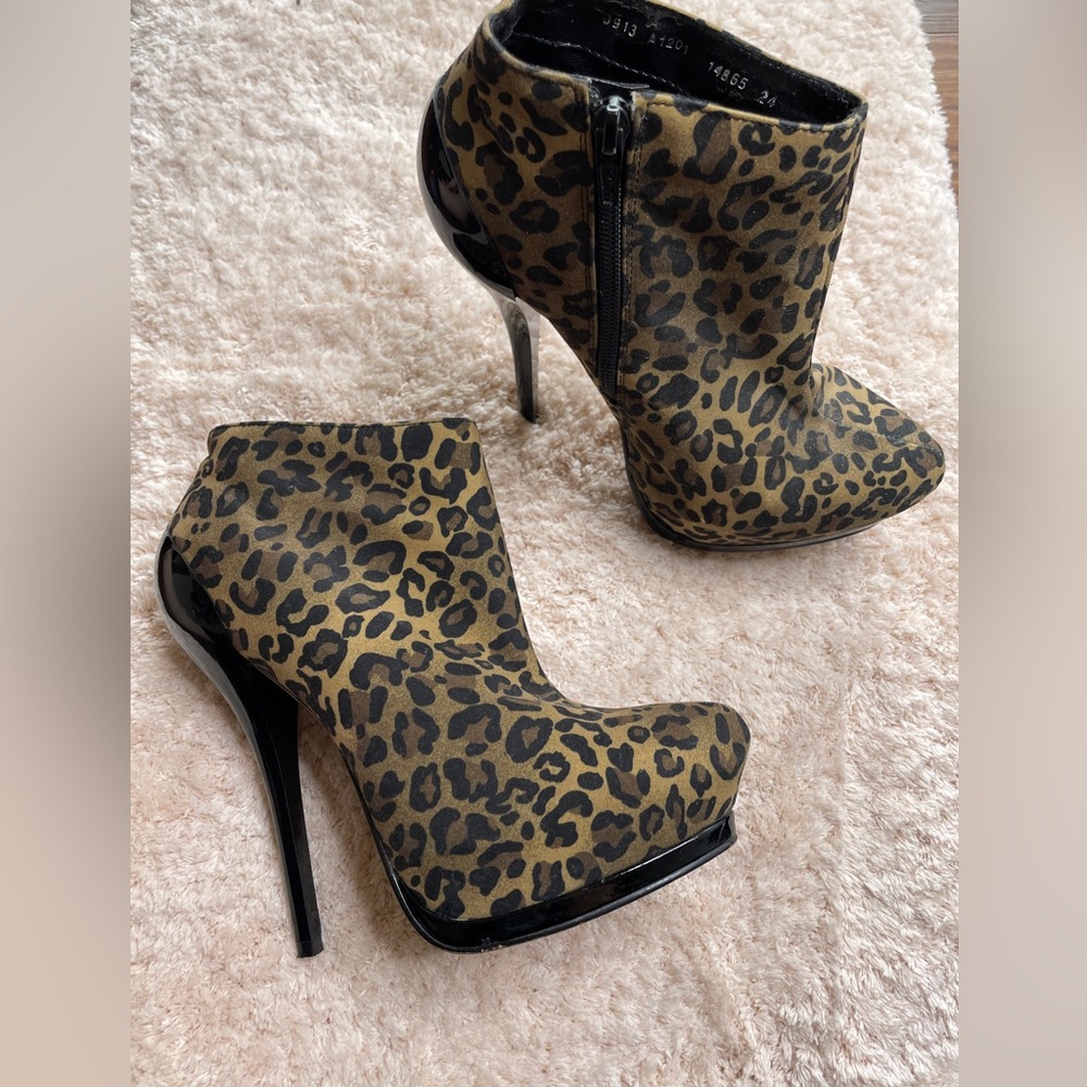 Leopard print heeled boots